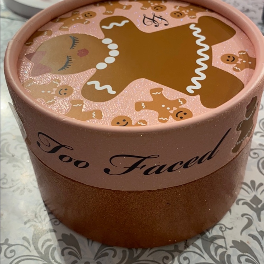 Two Faced Kissable body Shimmer